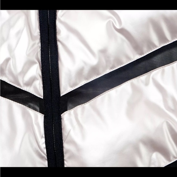 Quilted Pearlized White Puffer Jacket Women’s Large - Picture 3 of 12